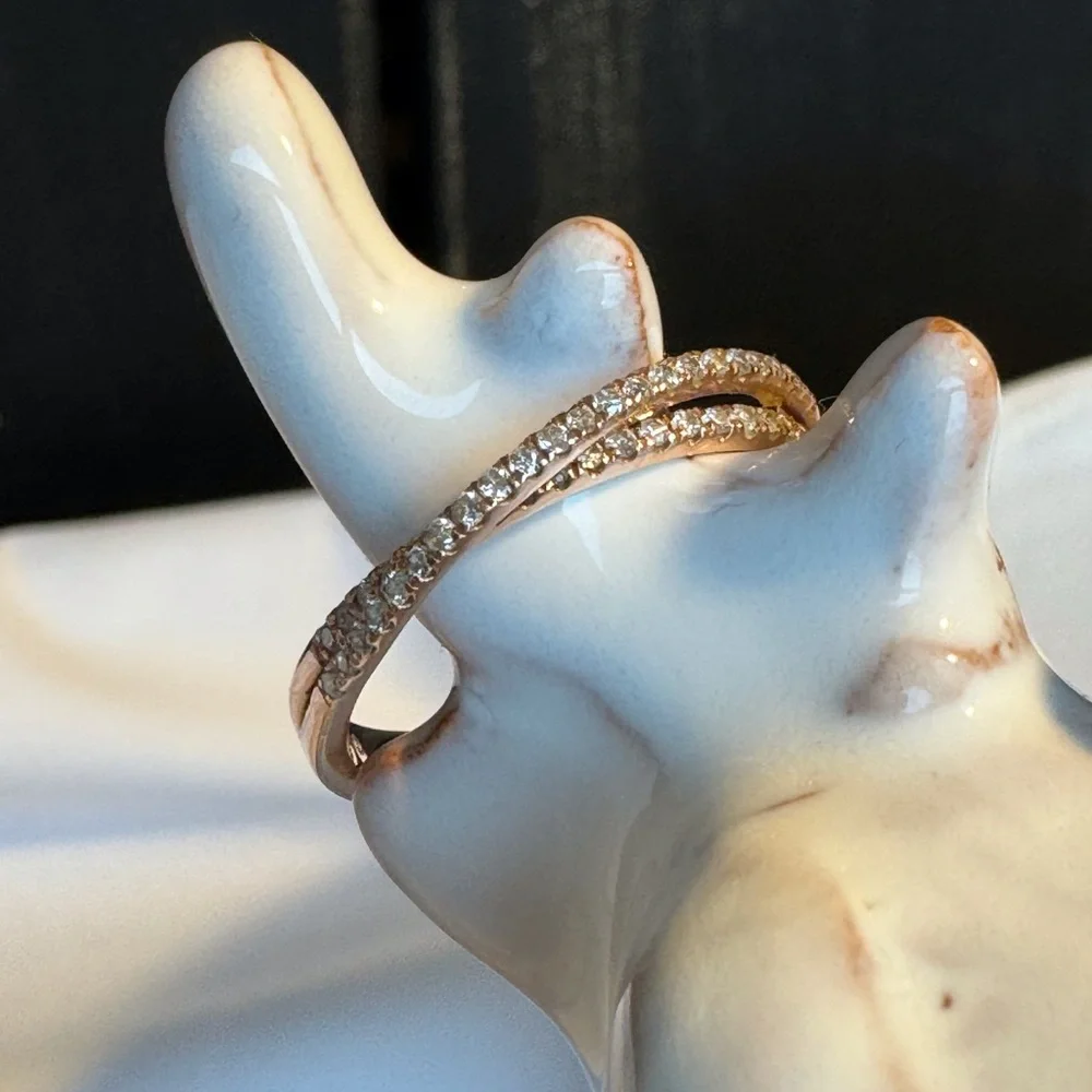 10KRG Diamond Cross Over Ring